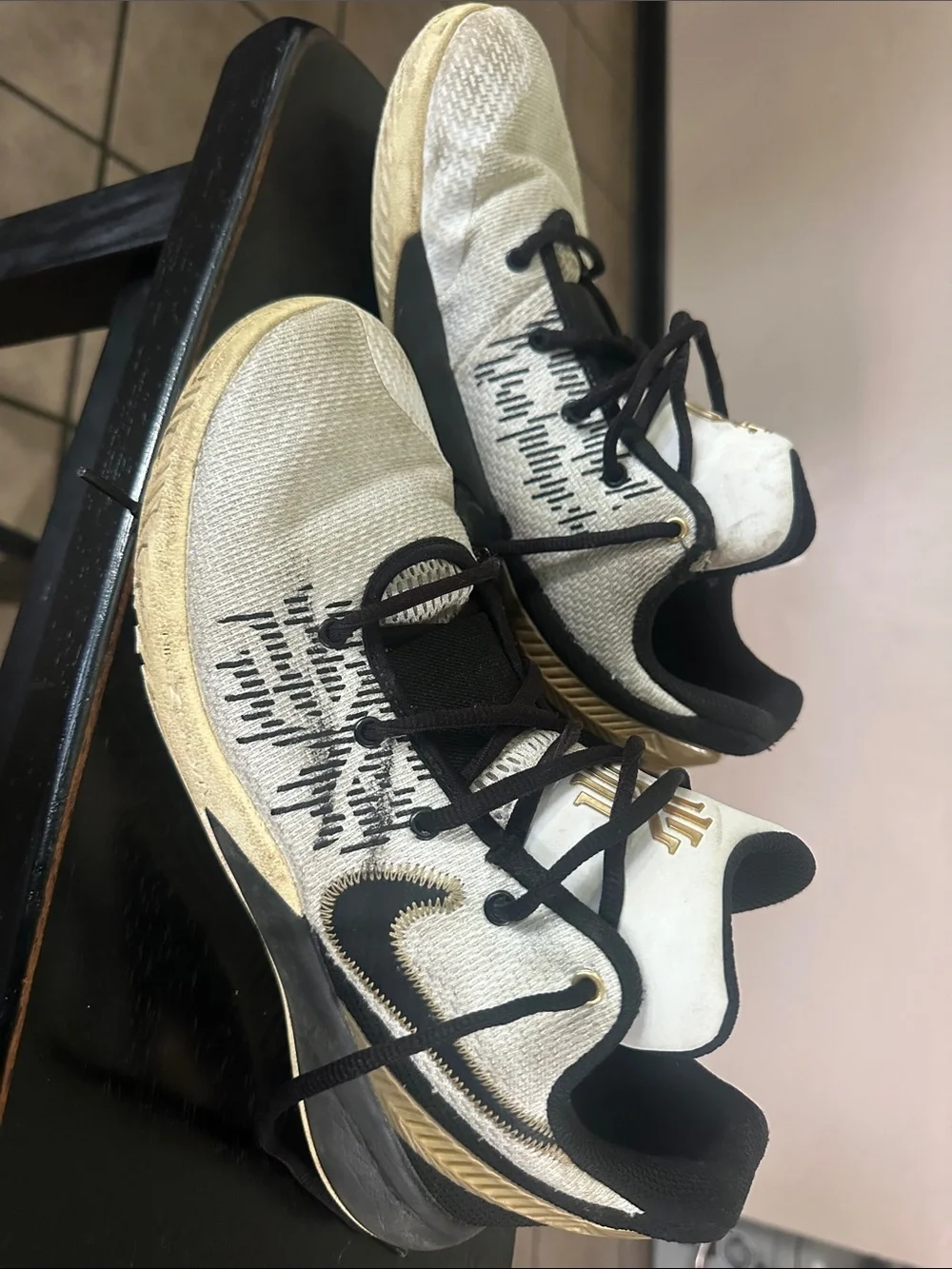 Nike Kyrie Men’s Black/White Athletic Shoes